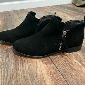 { dr. Scholl's } never worn Black Ankle Boots with Side Zipper